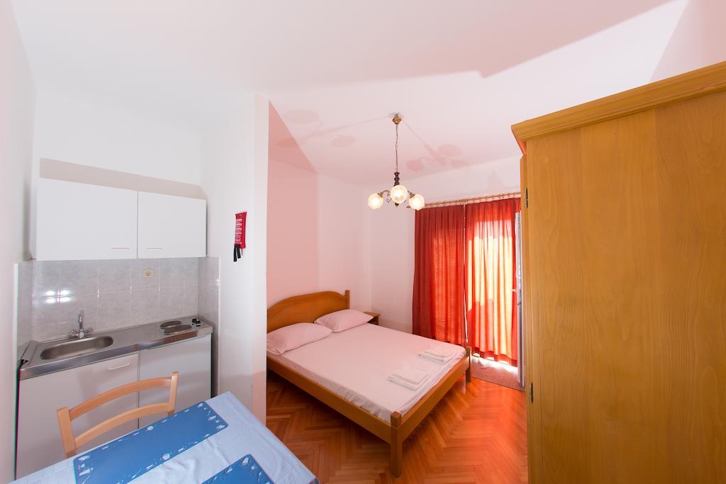 Apartments Ticinovic Omiš Quarto foto